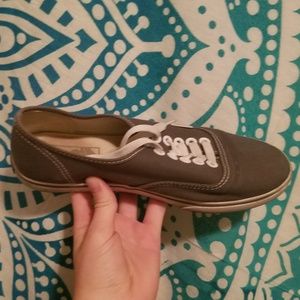 A size 7 womens gray pair of vans.